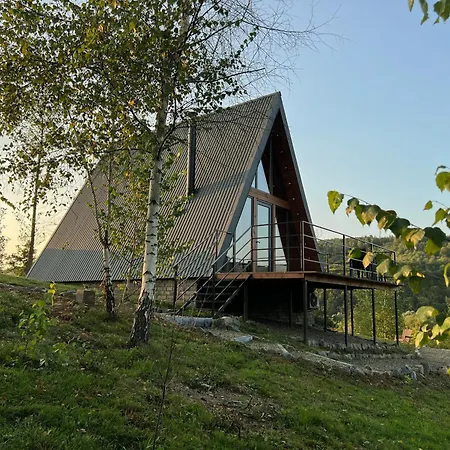 Holiday home Dobrede - будиночки під лісом