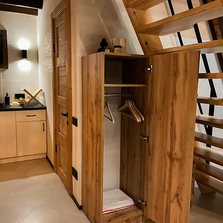 Dobrede - будиночки під лісом