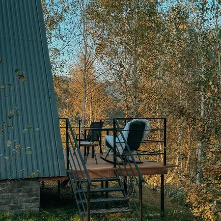 Dobrede - будиночки під лісом