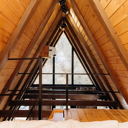 Ferienhaus Dobrede - будиночки під лісом Dubrynychi