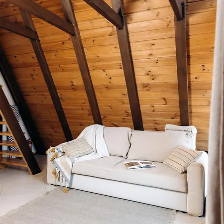 Vakantiehuis Dobrede - будиночки під лісом *