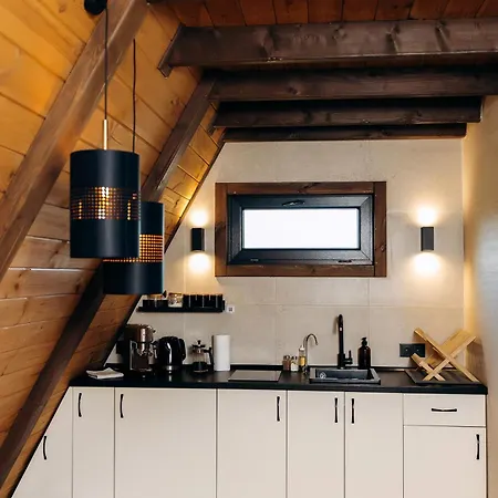 Dobrede - будиночки під лісом