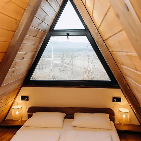 Vakantiehuis Dobrede - будиночки під лісом *