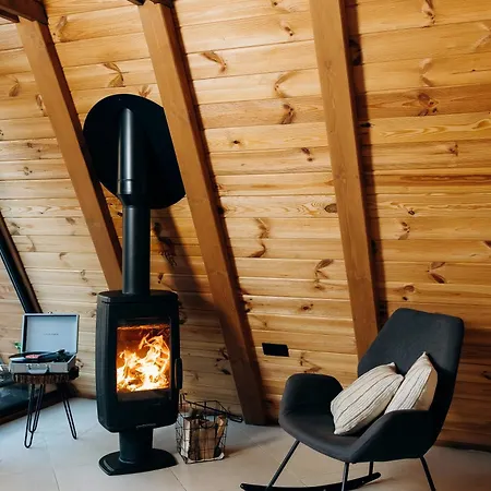 Holiday home Dobrede - будиночки під лісом