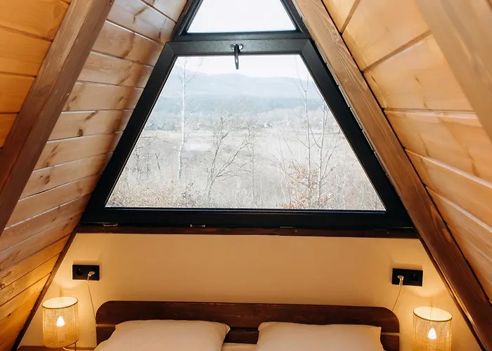 Holiday home Dobrede - будиночки під лісом *
