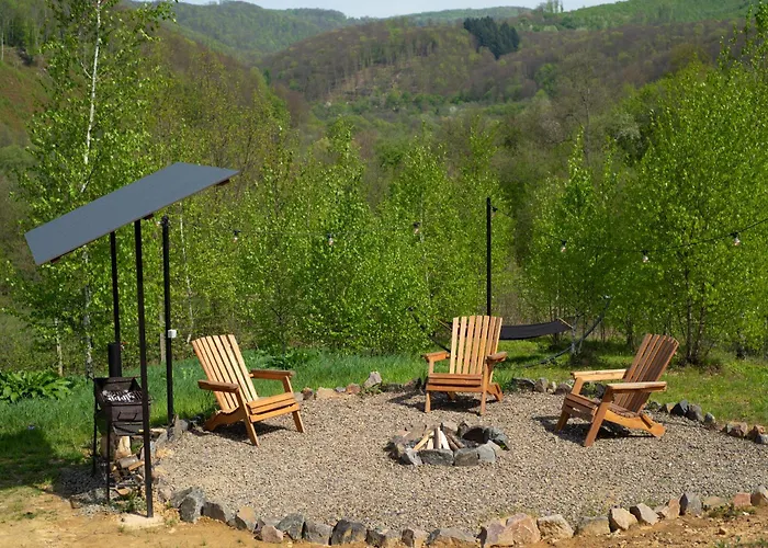Holiday home Dobrede - будиночки під лісом *